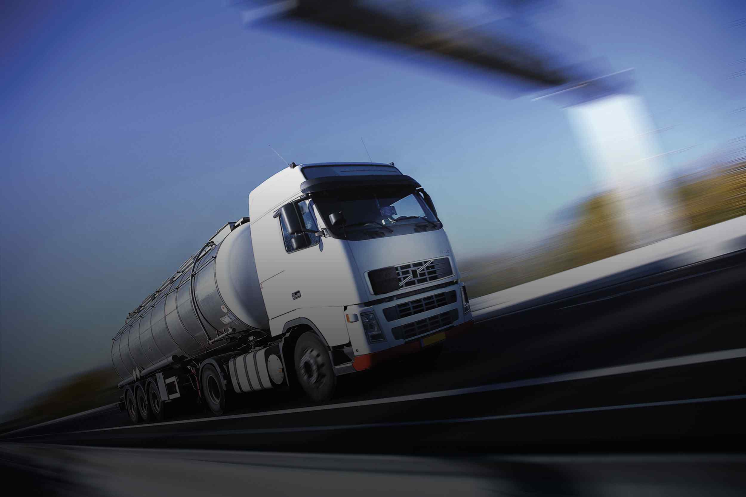 https://crfaduanas.com/wp-content/uploads/2015/09/White-Truck-single.jpg